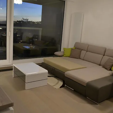 Panorama Apartment *
